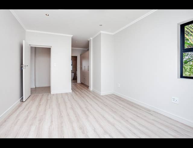3 BEDROOM APARTMENT FOR SALE IN BRYANSTON